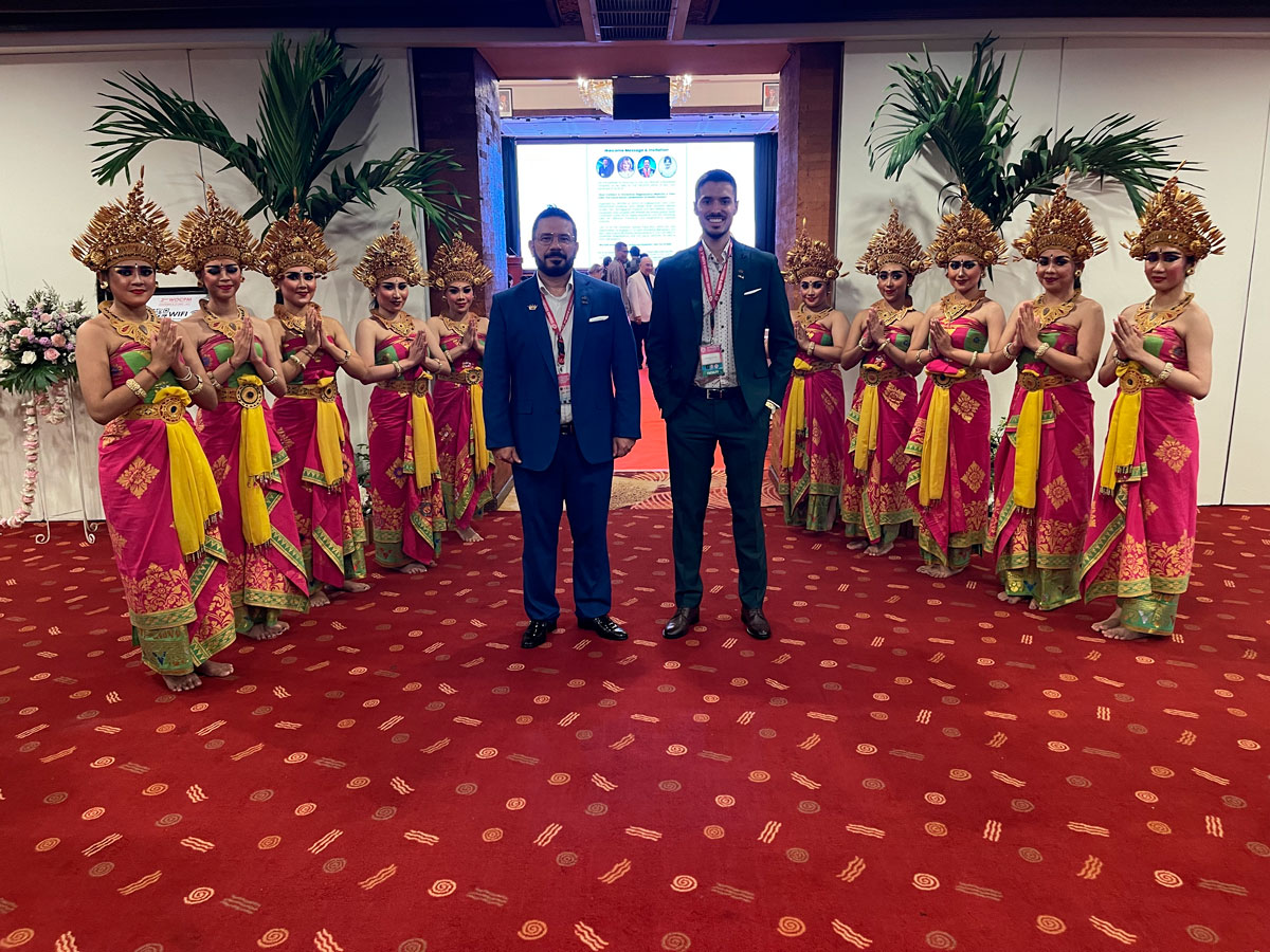 Jaime Rodríguez CEO de JRIS Productions y Carlos Galante COO de JRIS Productions en la inauguración del II Congreso Internacional de Medicina Regenerativa y Antiaging WOCPM 2024, Bali (Indonesia)