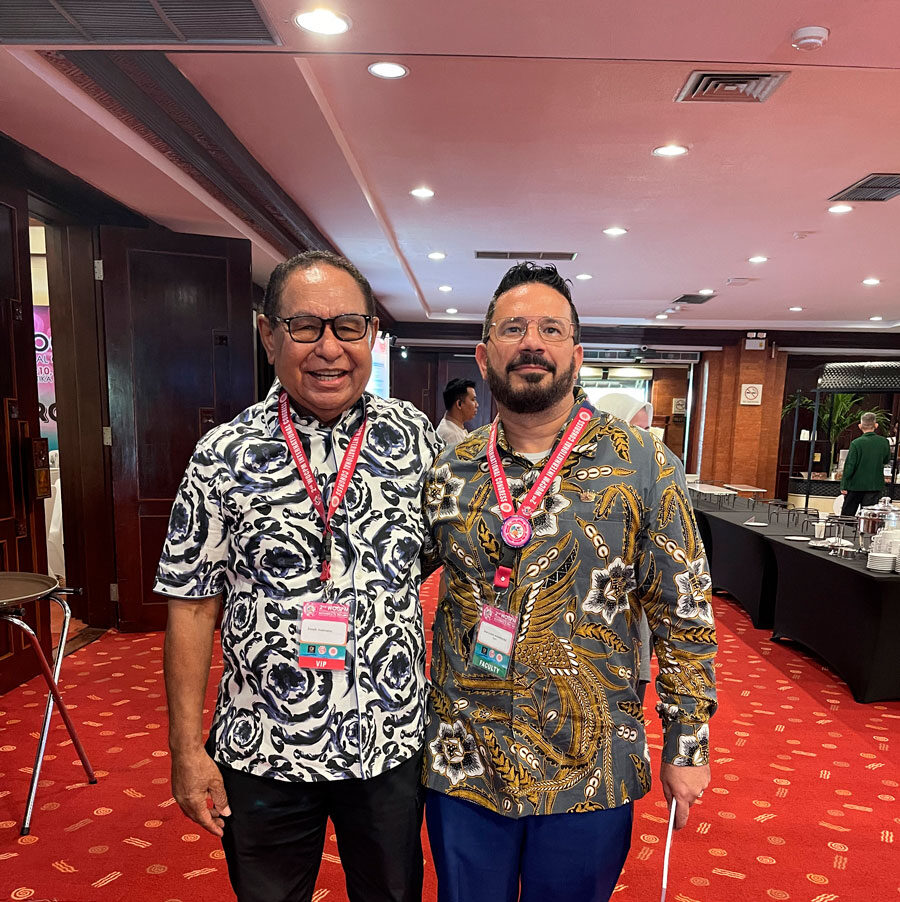 Jaime Rodríguez CEO de JRIS Productions con el Embajador de Indonesia en Barcelona