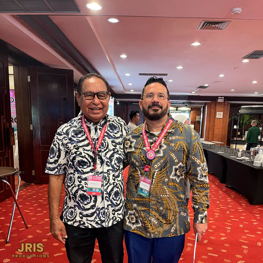 Jaime Rodríguez CEO de JRIS Productions con el Embajador de Indonesia en Barcelona